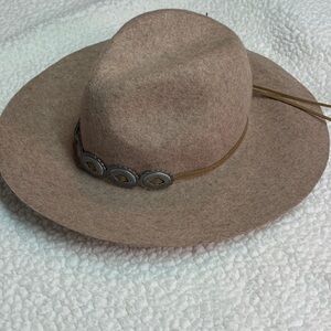 American Eagle Outfitters Boho western style hat with Silver Accents